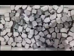 Máquinas avançadas para fabricação de aço de tungstênio.