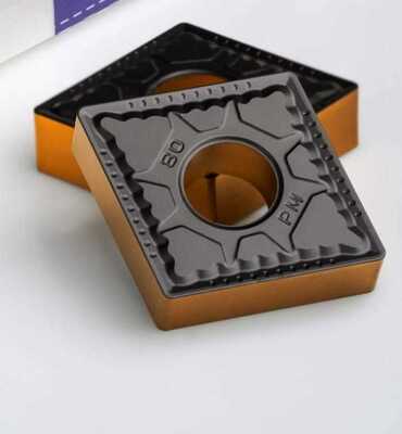 Pastilha de metal duro CNMG 160412 PM com formato de diamante de 80 ° e geometria de saída negativa para controle estável de cavacos